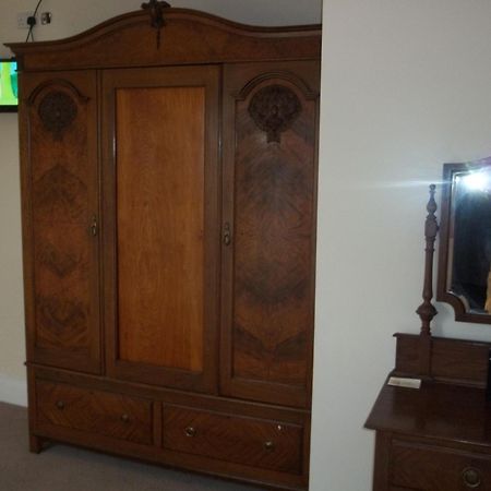 The Curragh Country House Accommodation Нюбридж Стая снимка