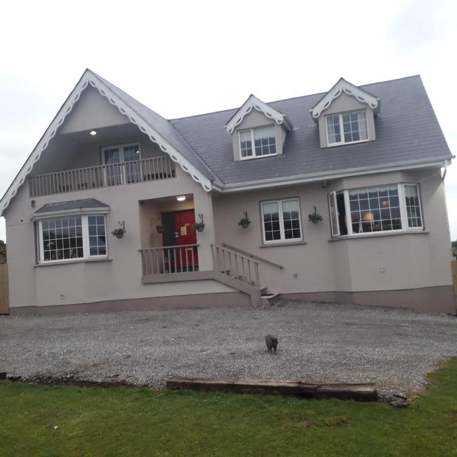 The Curragh Country House Accommodation Нюбридж Екстериор снимка