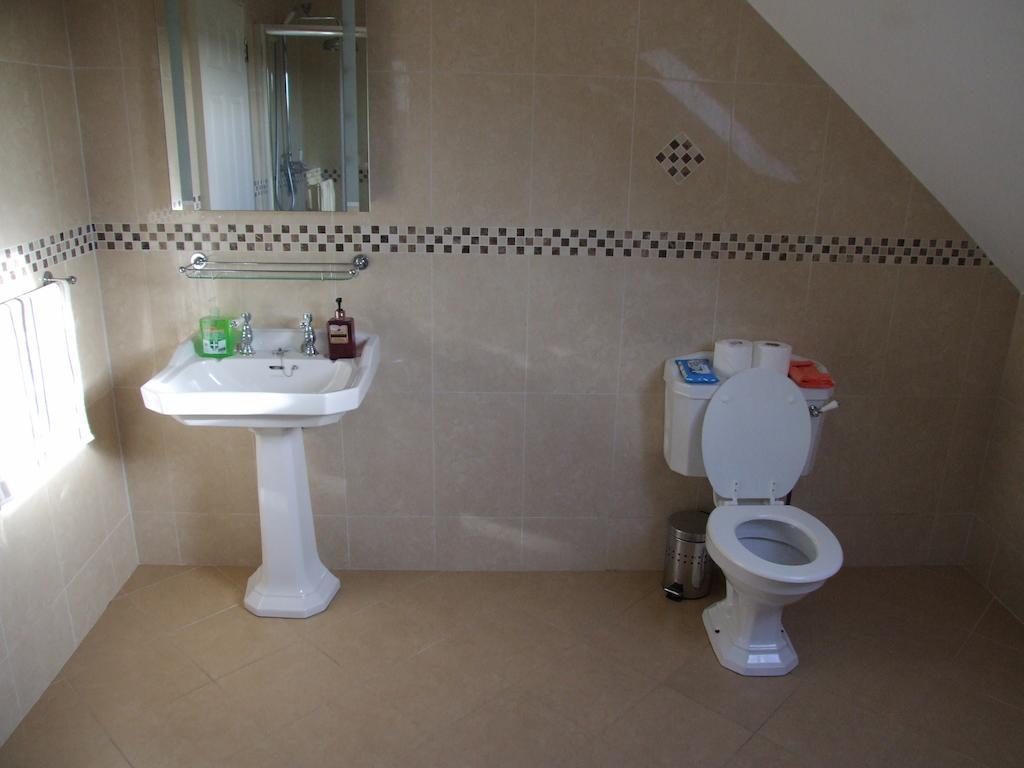 The Curragh Country House Accommodation Нюбридж Стая снимка