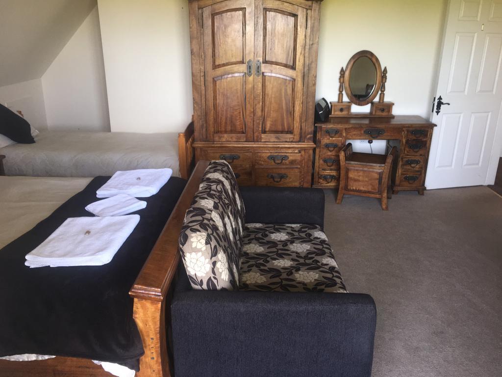 The Curragh Country House Accommodation Нюбридж Екстериор снимка