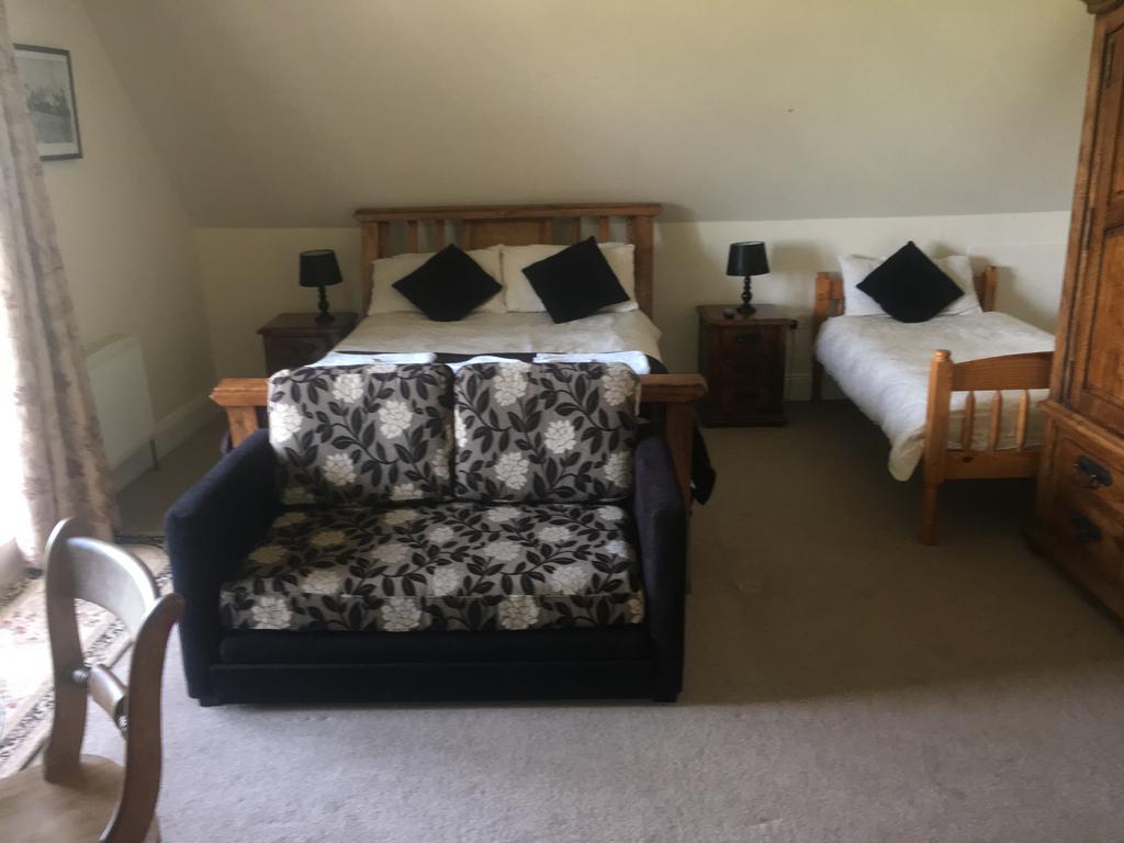 The Curragh Country House Accommodation Нюбридж Екстериор снимка